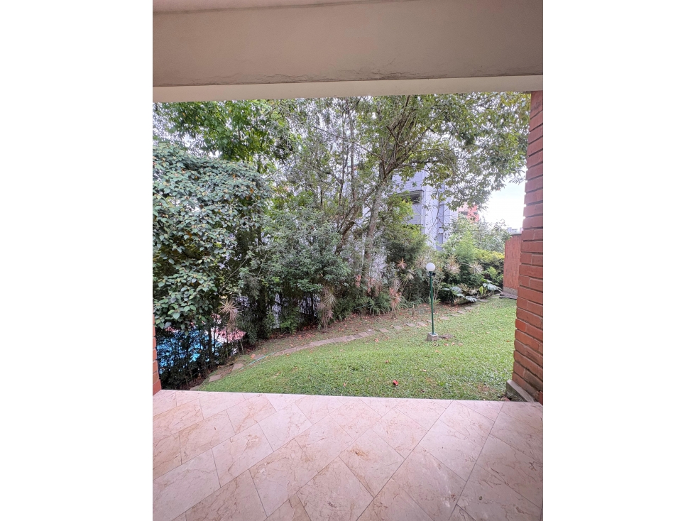 Casa en arriendo en El Poblado, Medellín · foto 8 de 24