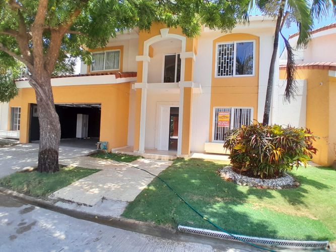 Casa de 3 alcobas en venta en Cr.La Castellana, Barranquilla, 250 m² · foto 17 de 18