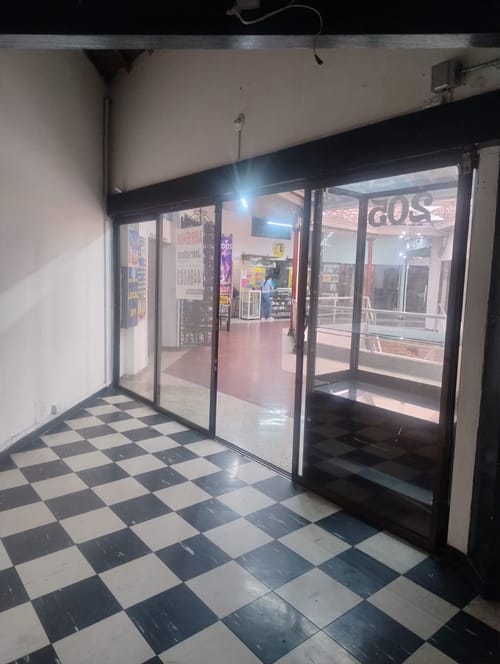Local en arriendo en La Candelaria, Medellín, 15 m² · foto 4 de 10