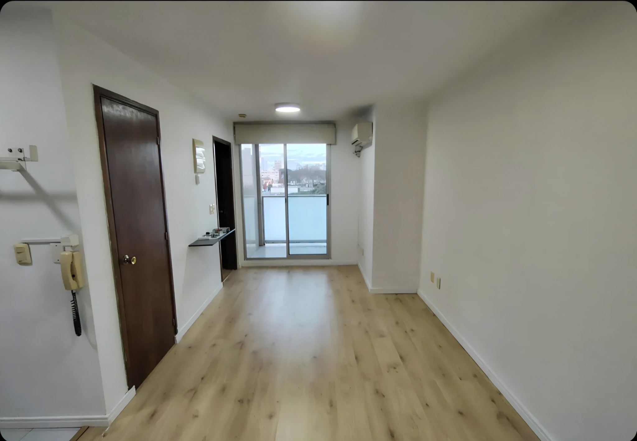 Exclusivo Apartamento de 1 Dormitorio con Garaje en Alquiler, Ubicación Premium sobre Bv. Artigas, a Pasos de la Facultad de Arquitectura
