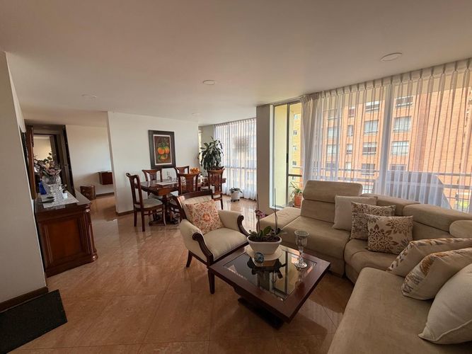 Apartamento de 3 alcobas en venta en Lagos De Cordoba, Bogotá, 119 m² · foto 2 de 18