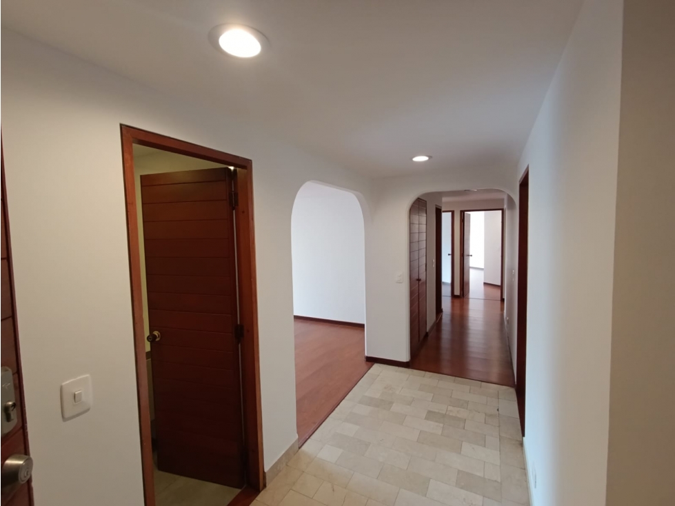 Apartamento en venta en Los Rosales, Bogotá · foto 5 de 16