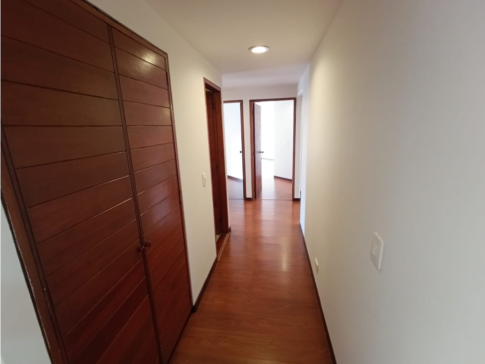 Apartamento en venta en Los Rosales, Bogotá · foto 8 de 16