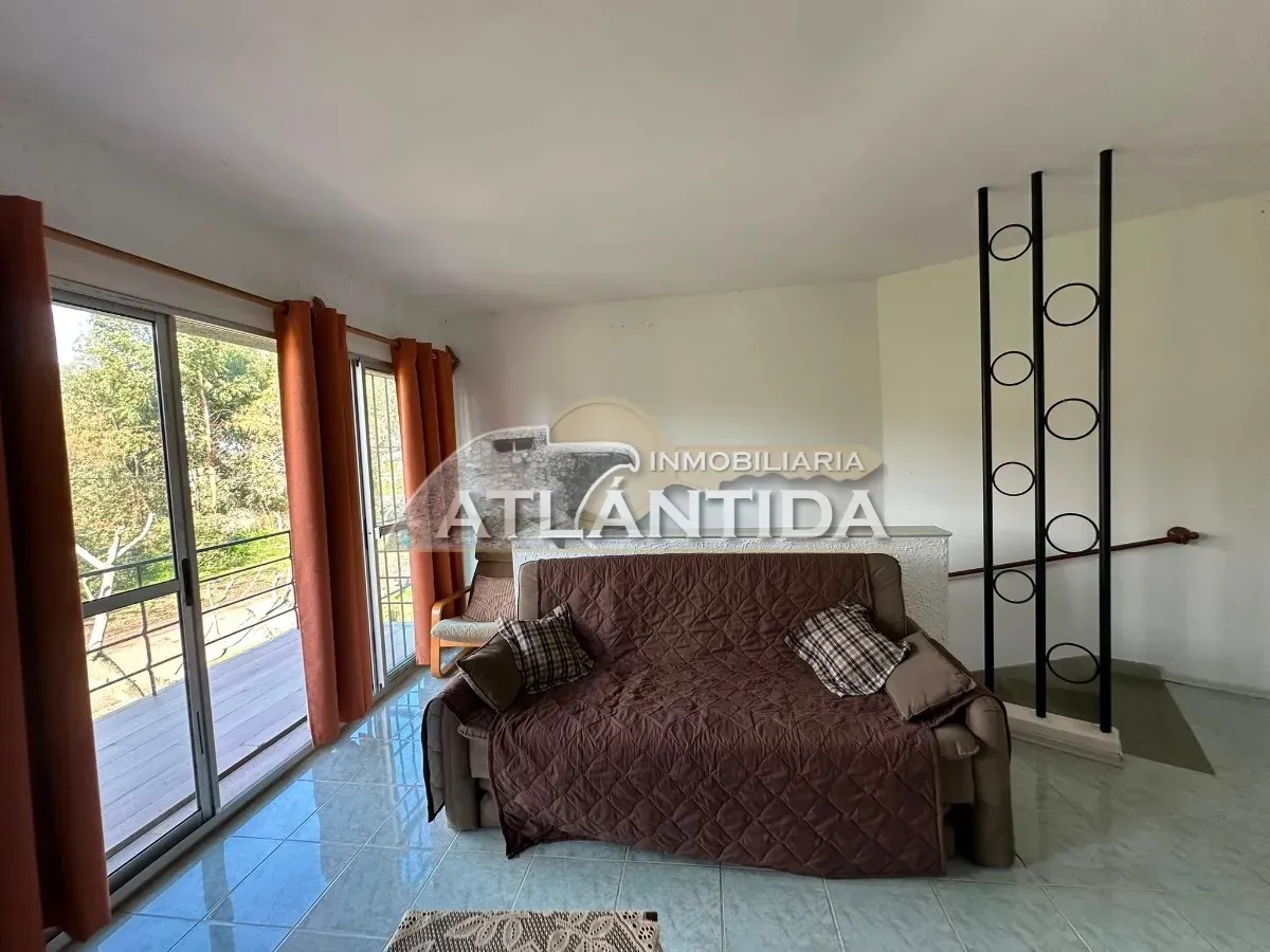 Alquiler Anual En Atlántida, Apartamento Con Balcón, 1 Dormitorio, 1 Baño Y Con Muebles. Inm. Atlántida