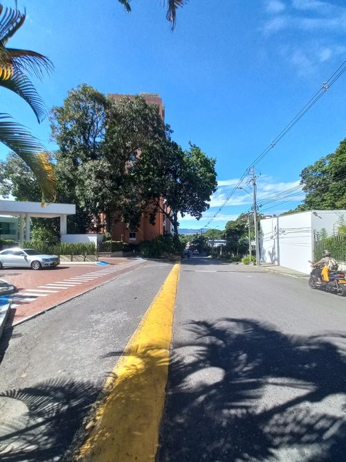 Apartamento de 3 alcobas en venta en Cerro Azul Del Vergel, Ibagué, 242 m² · foto 2 de 24