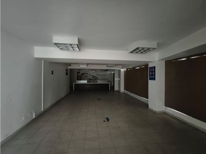 Edificio en arriendo en Santa Monica, Cali, 1296 m² · foto 2 de 13