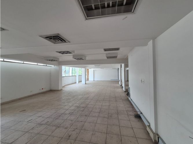 Edificio en arriendo en Santa Monica, Cali, 1296 m² · foto 3 de 13