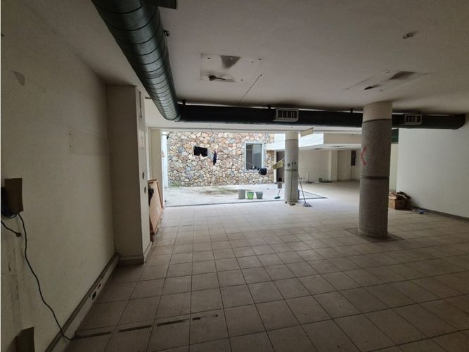 Edificio en arriendo en Santa Monica, Cali, 1296 m² · foto 4 de 13