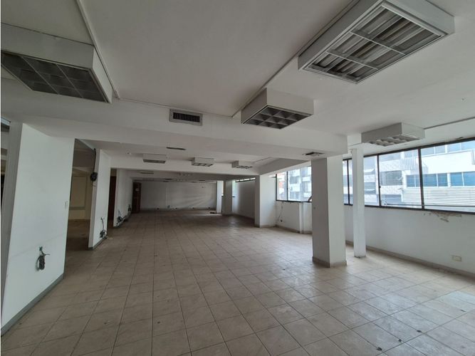Edificio en arriendo en Santa Monica, Cali, 1296 m² · foto 6 de 13