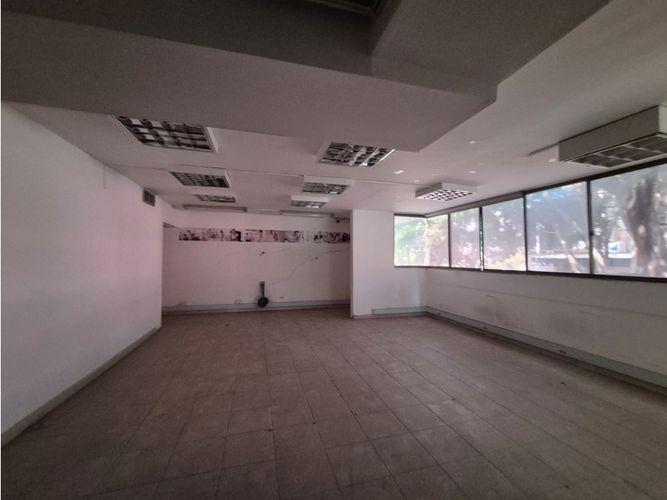 Edificio en arriendo en Santa Monica, Cali, 1296 m² · foto 10 de 13