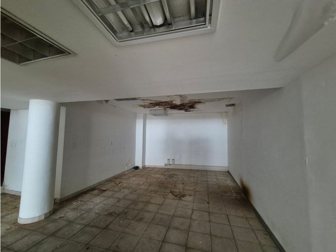 Edificio en arriendo en Santa Monica, Cali, 1296 m² · foto 11 de 13