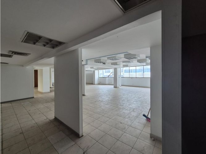 Edificio en arriendo en Santa Monica, Cali, 1296 m² · foto 13 de 13