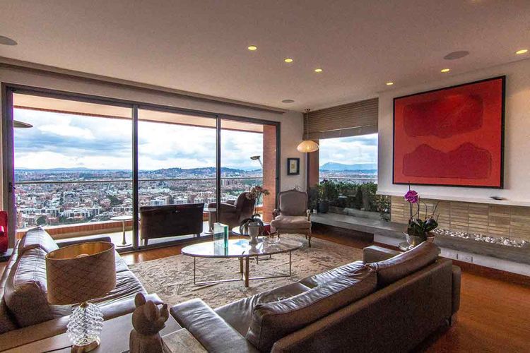 Apartamento de 4 alcobas en venta en Cerros De Los Alpes, Bogotá, 350 m² · foto 2 de 24