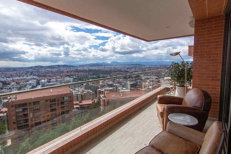 Apartamento de 4 alcobas en venta en Cerros De Los Alpes, Bogotá, 350 m² · foto 6 de 24
