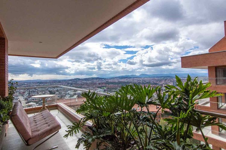 Apartamento de 4 alcobas en venta en Cerros De Los Alpes, Bogotá, 350 m² · foto 8 de 24