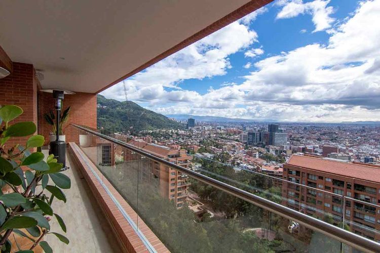 Apartamento de 4 alcobas en venta en Cerros De Los Alpes, Bogotá, 350 m² · foto 9 de 24