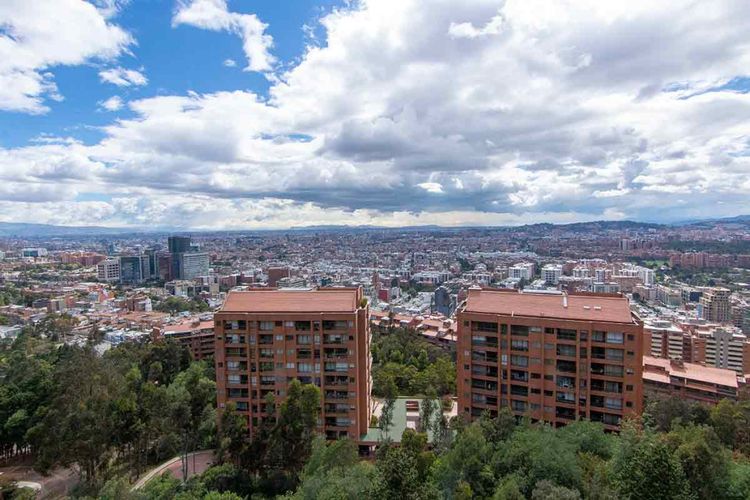 Apartamento de 4 alcobas en venta en Cerros De Los Alpes, Bogotá, 350 m² · foto 10 de 24
