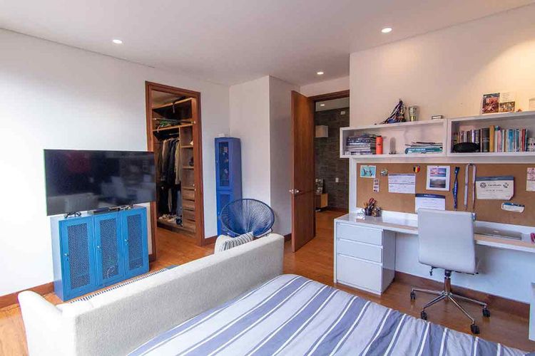 Apartamento de 4 alcobas en venta en Cerros De Los Alpes, Bogotá, 350 m² · foto 15 de 24