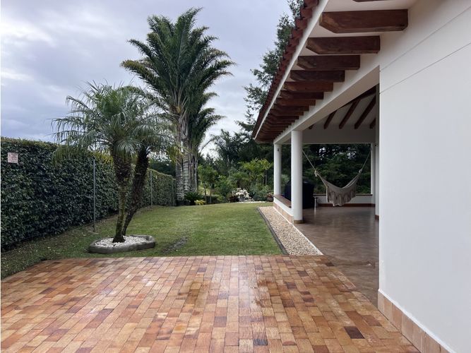 Casa de 3 alcobas en venta en So�Adora, La Ceja, 400 m² · foto 3 de 24