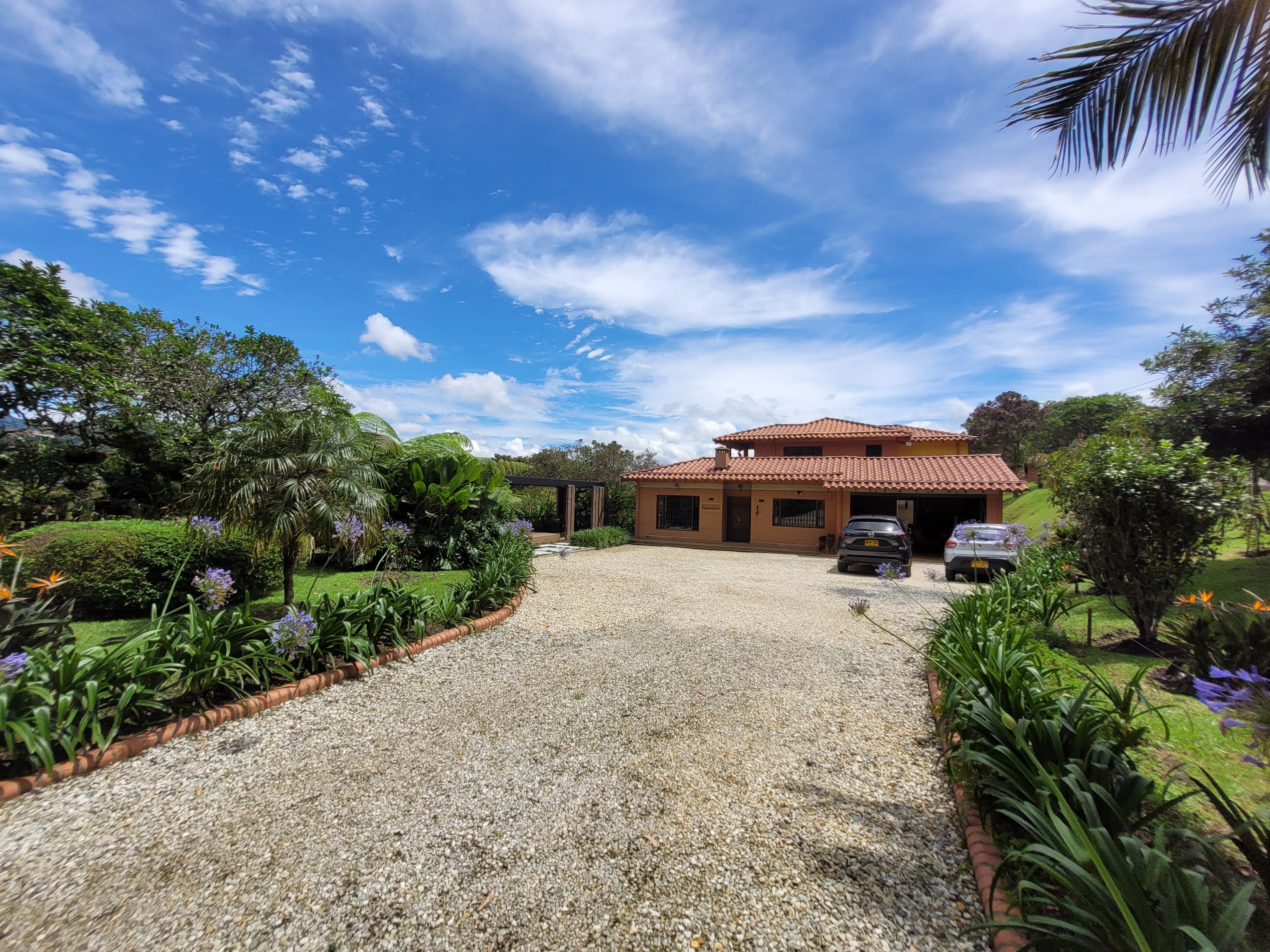 4BR Country House in Aeropuerto (380 m²) for Sale