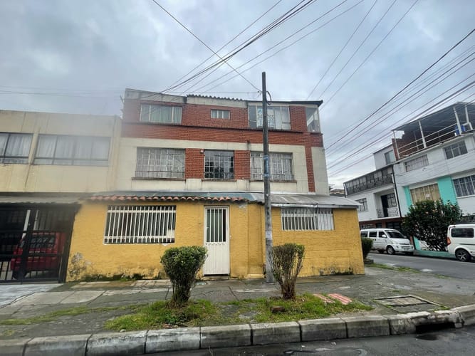 Casa de 6 alcobas en venta en El Recuerdo, Bogotá, 250 m² · foto 14 de 16