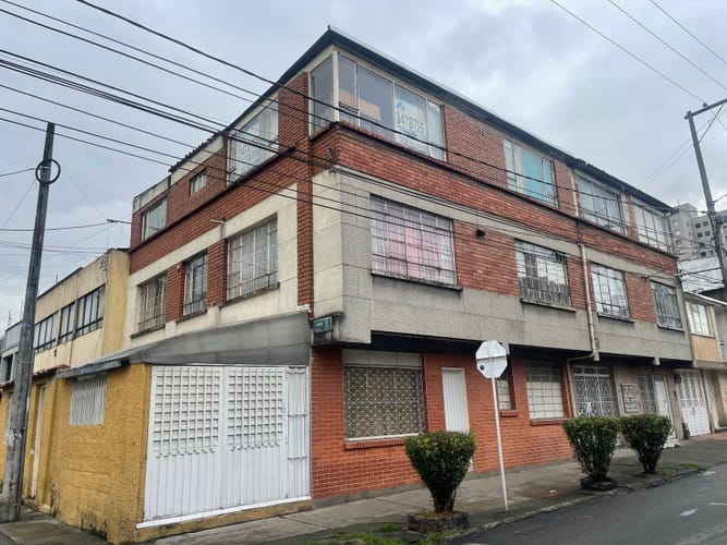 Casa de 6 alcobas en venta en El Recuerdo, Bogotá, 250 m² · foto 16 de 16