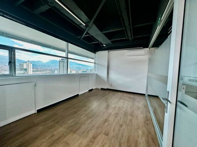 Oficina en arriendo en Milla De Oro, Medellín, 271 m² · foto 2 de 17