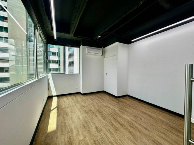 Oficina en arriendo en Milla De Oro, Medellín, 271 m² · foto 4 de 17