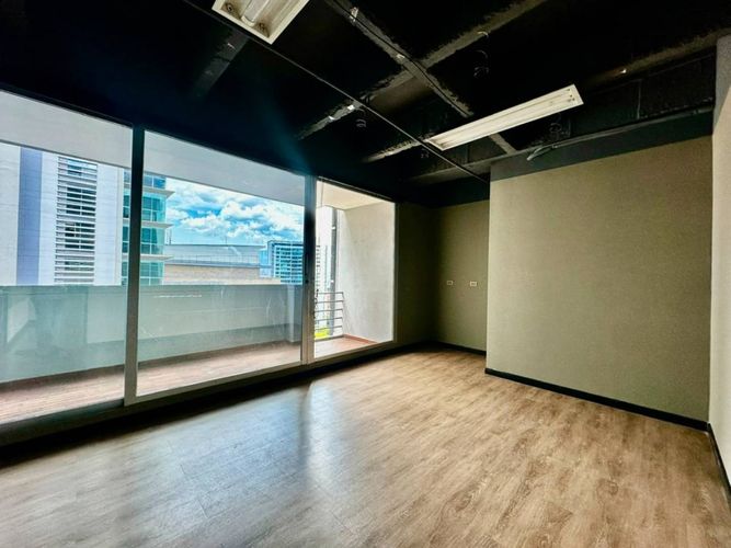 Oficina en arriendo en Milla De Oro, Medellín, 271 m² · foto 6 de 17