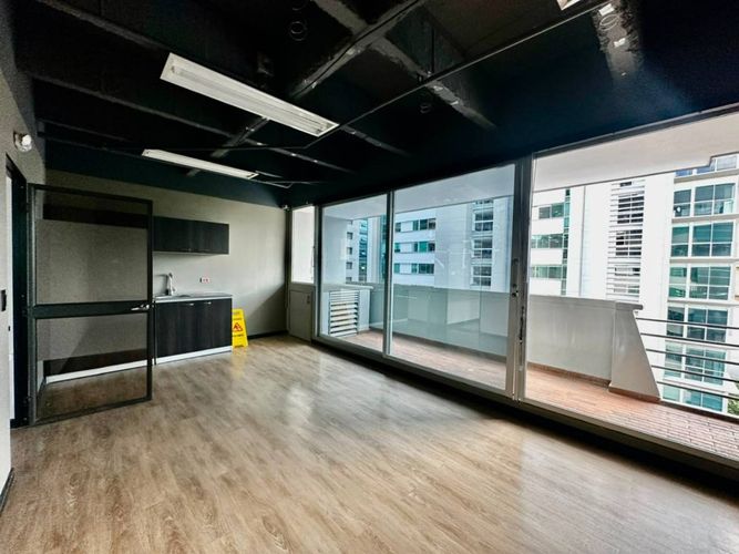 Oficina en arriendo en Milla De Oro, Medellín, 271 m² · foto 8 de 17