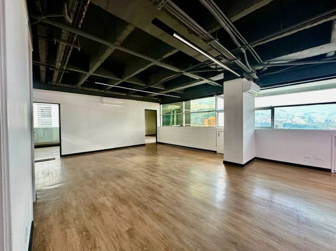 Oficina en arriendo en Milla De Oro, Medellín, 271 m² · foto 9 de 17