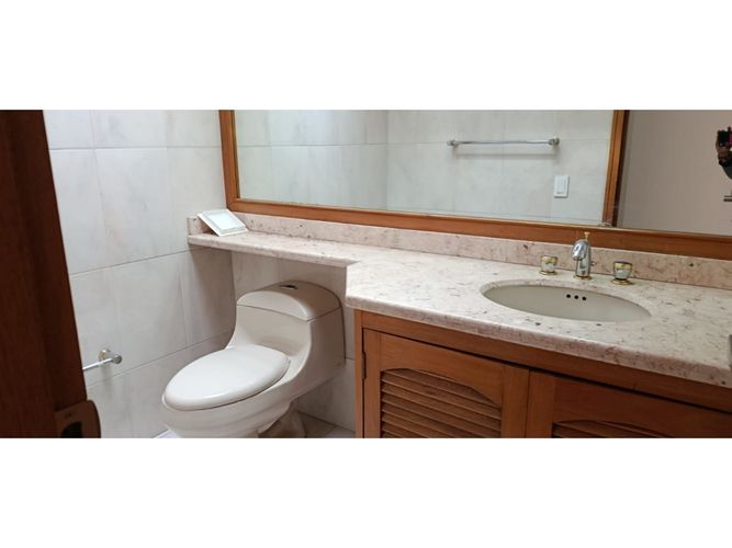 Apartamento de 3 alcobas en venta en La Calleja, Bogotá, 184 m² · foto 3 de 12
