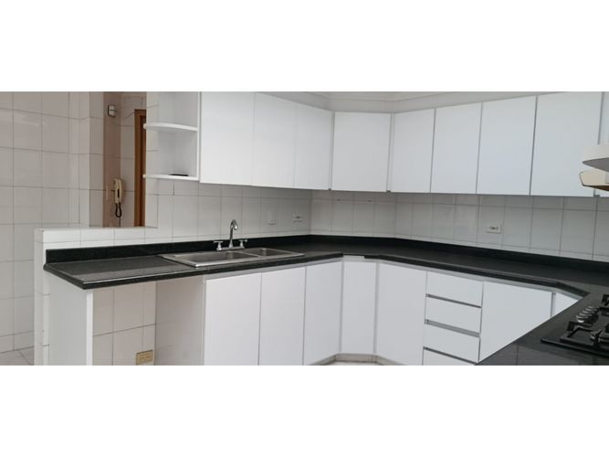 Apartamento de 3 alcobas en venta en La Calleja, Bogotá, 184 m² · foto 5 de 12