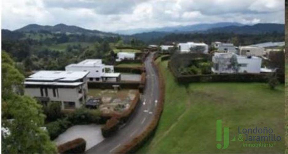 Lote en venta en Pantanillo, Envigado, 3648 m² · foto 2 de 8