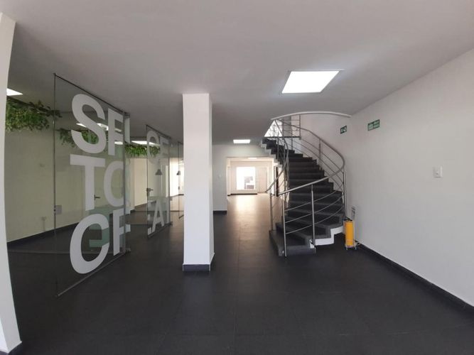 Casa de 7 alcobas en venta en La Castellana, Bogotá, 348 m² · foto 3 de 24