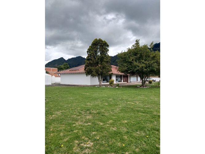 Finca en venta en San Isidro, Chía, 730 m² · foto 2 de 24