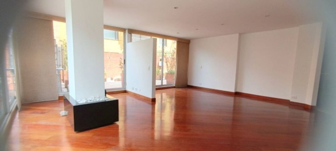 Apartamento de 3 alcobas en venta en Santa Paula, Bogotá, 138 m² · foto 2 de 24