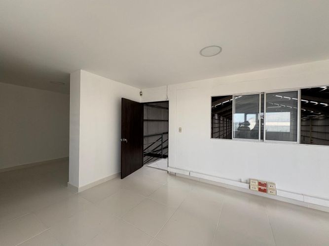 Bodega en arriendo en Las Estrellas, Barranquilla, 1960 m² · foto 5 de 11