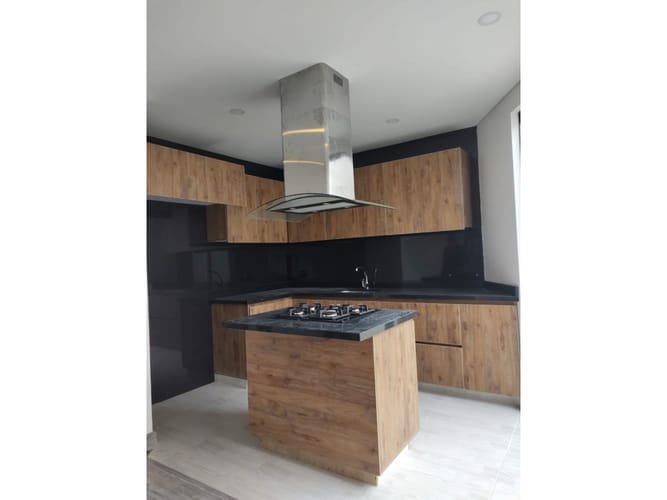 Casa de 3 alcobas en venta en Cr Los Alpes, Chía, 200 m² · foto 2 de 17