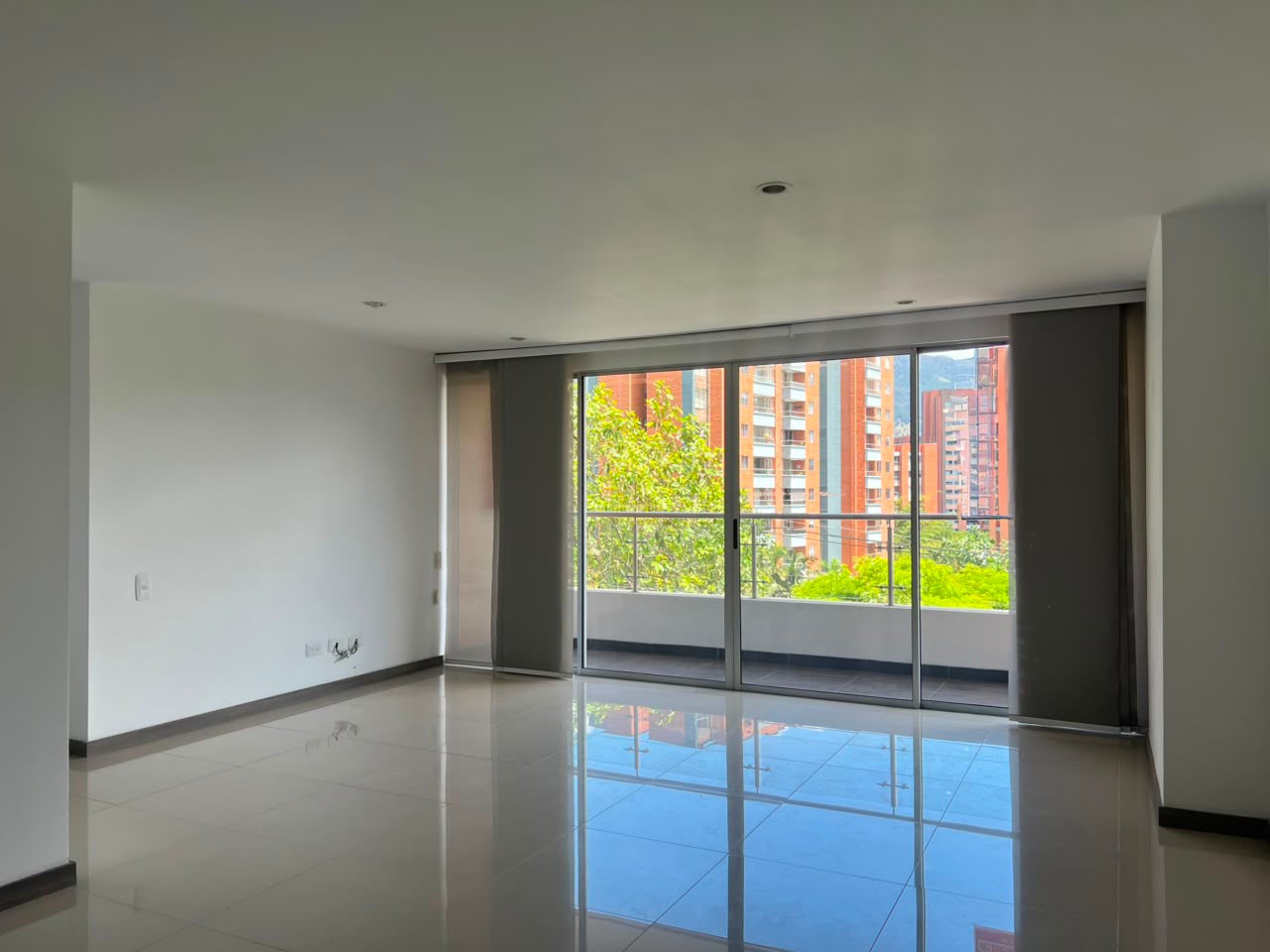 Apartamento en venta en Loma Del Esmeraldal, Envigado · foto 2 de 18
