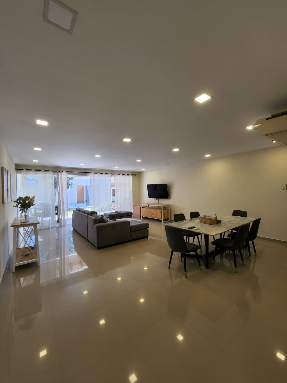 ALQUILO HERMOSO DÚPLEX TIPO CASA PAREADA AMOBLADA — foto 3