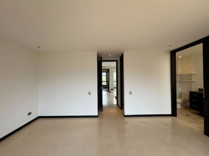 Apartamento de 2 alcobas en arriendo en El Poblado, Medellín, 180 m² · foto 11 de 19