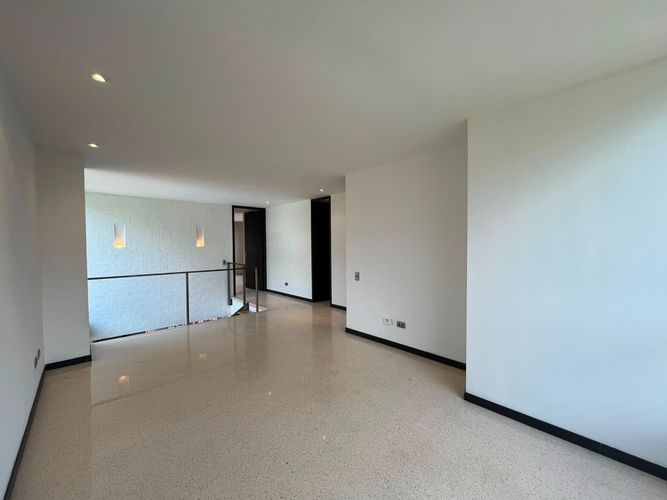Apartamento de 2 alcobas en arriendo en El Poblado, Medellín, 180 m² · foto 4 de 19