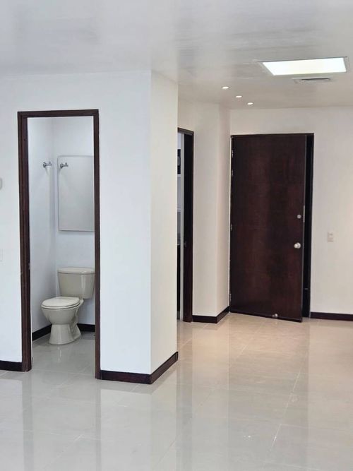 Oficina en arriendo en Patio Bonito, Medellín, 34 m² · foto 4 de 12