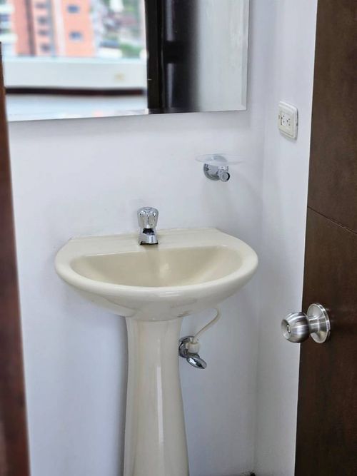 Oficina en arriendo en Patio Bonito, Medellín, 34 m² · foto 6 de 12