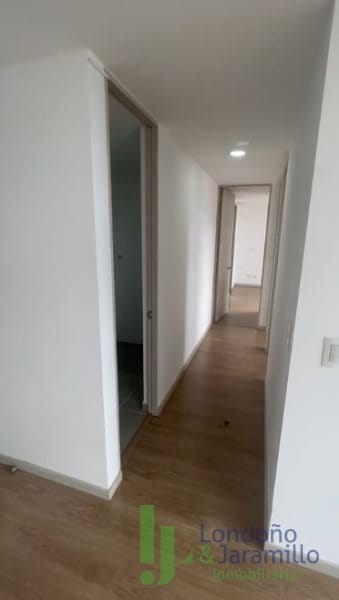 Apartamento de 3 alcobas en venta en Las Lomitas, Sabaneta, 69 m² · foto 5 de 11