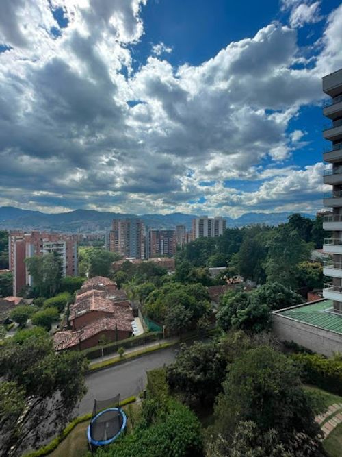 Apartamento de 3 alcobas en arriendo en Loma Linda, Envigado, 120 m² · foto 2 de 24