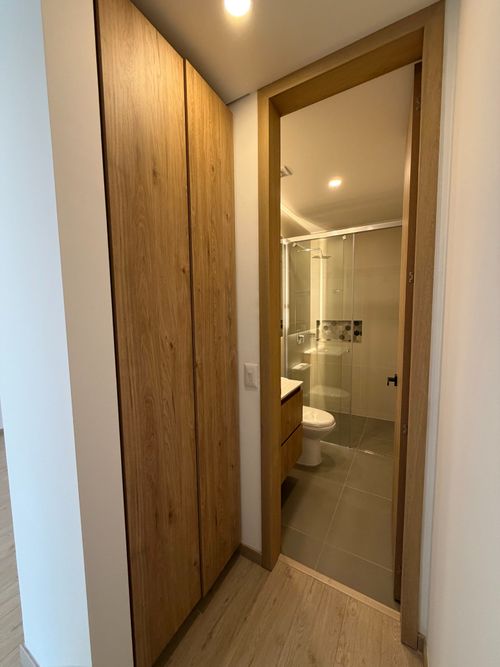 Apartamento de 2 alcobas en venta en Santa Barbara Occidental, Bogotá, 77 m² · foto 5 de 10