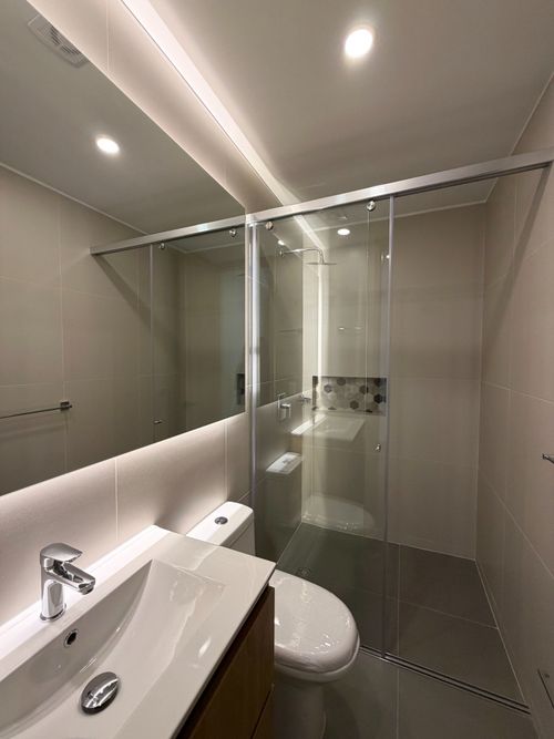 Apartamento de 2 alcobas en venta en Santa Barbara Occidental, Bogotá, 77 m² · foto 6 de 10
