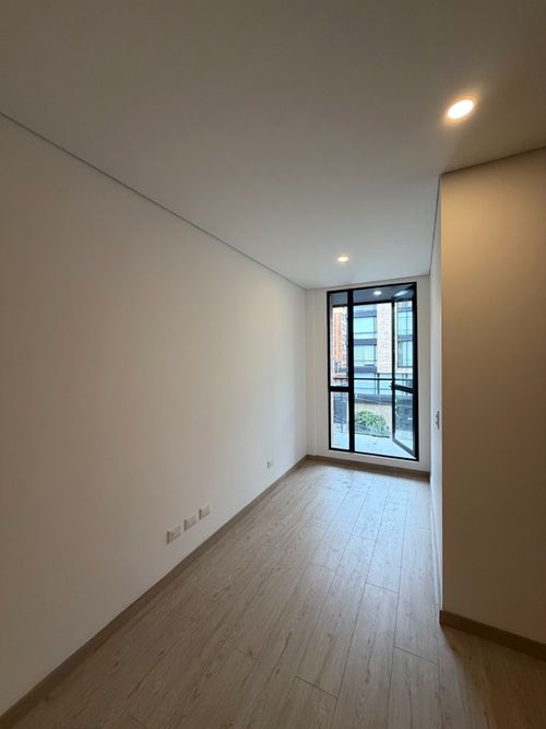 Apartamento de 2 alcobas en venta en Santa Barbara Occidental, Bogotá, 77 m² · foto 8 de 10